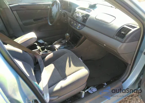 2005 Toyota Camry Le V6 z USA, uszkodzony, nr VIN 4T1BF32K45U613998